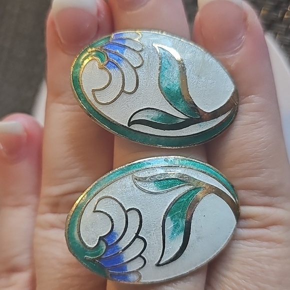 🦋 Vintage Floral White, Green and Blue Enamel Earrings - Picture 3 of 4